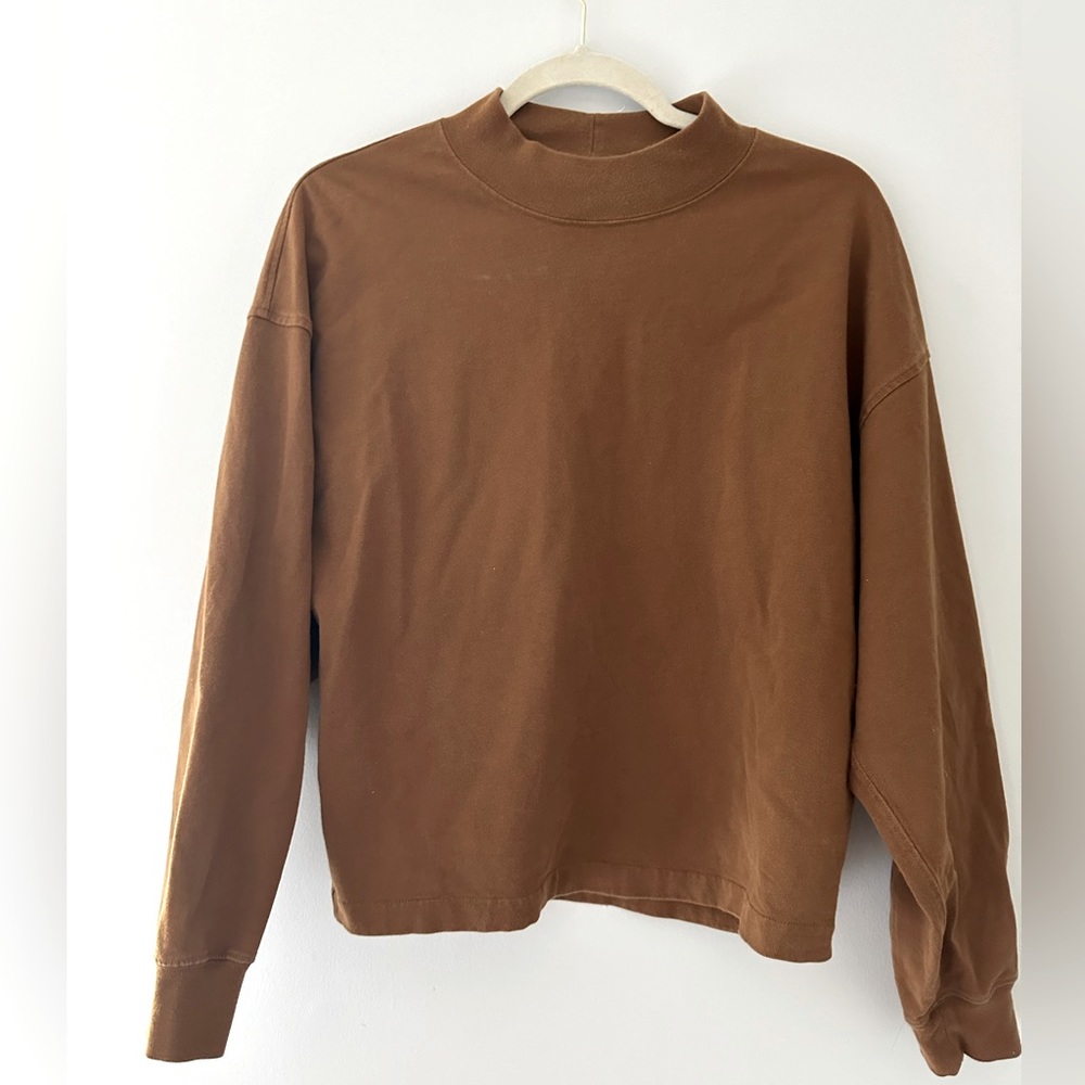 Uniqlo Mockneck brown long sleeve top Size M